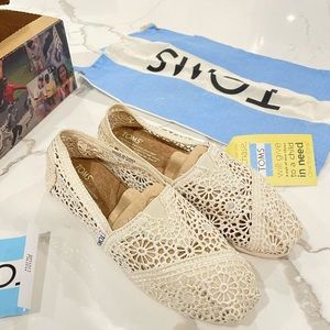 TOMS classic Moroccan crochet women NEW with tags